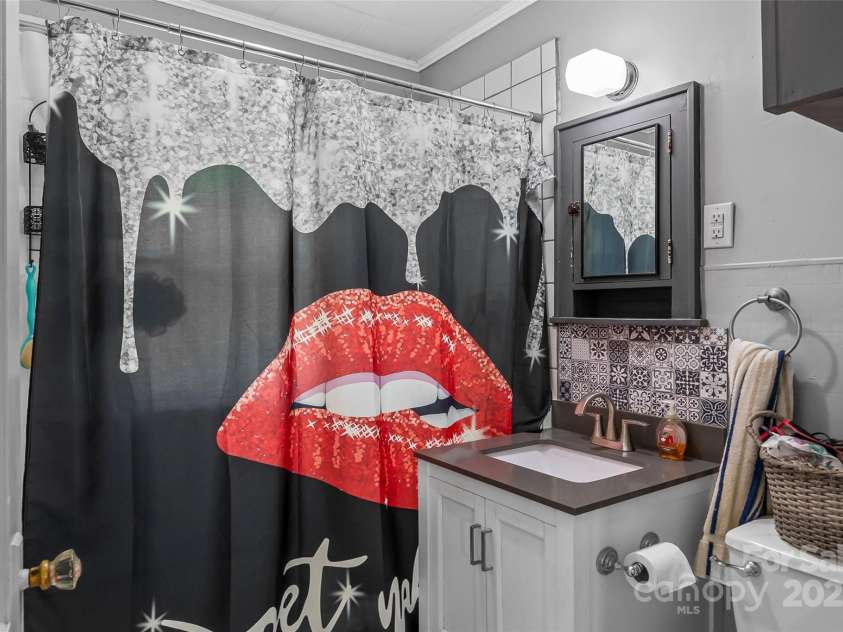 302 North Street, Morganton, NC 28655.  MLS# CAR4263684, YatesRealty ID 15106. 