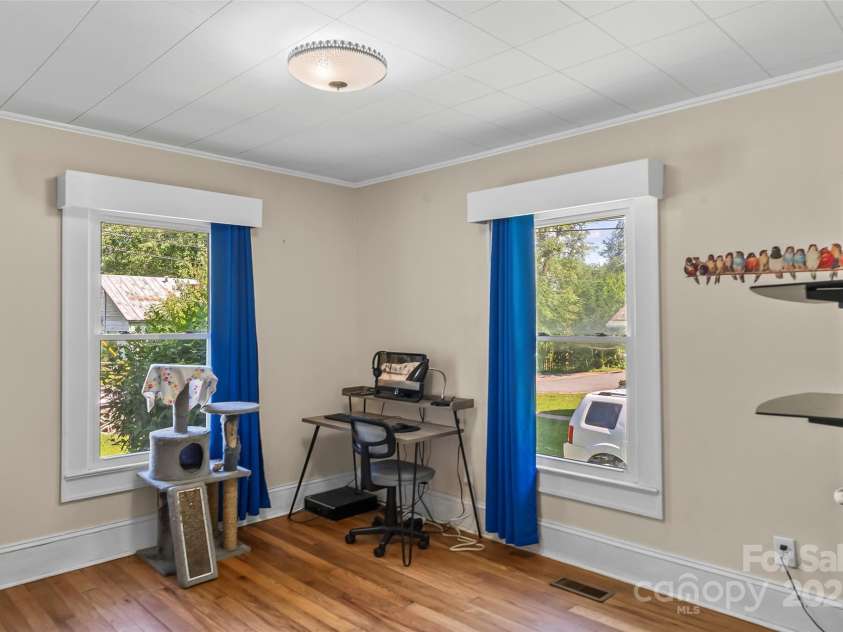 302 North Street, Morganton, NC 28655.  MLS# CAR4263684, YatesRealty ID 15106. 