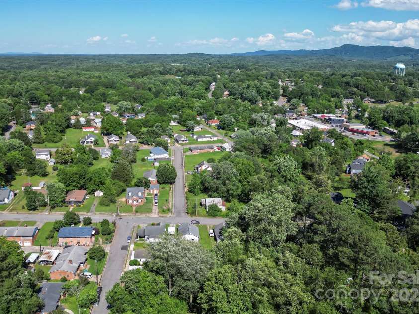 302 North Street, Morganton, NC 28655.  MLS# CAR4263684, YatesRealty ID 15106. 