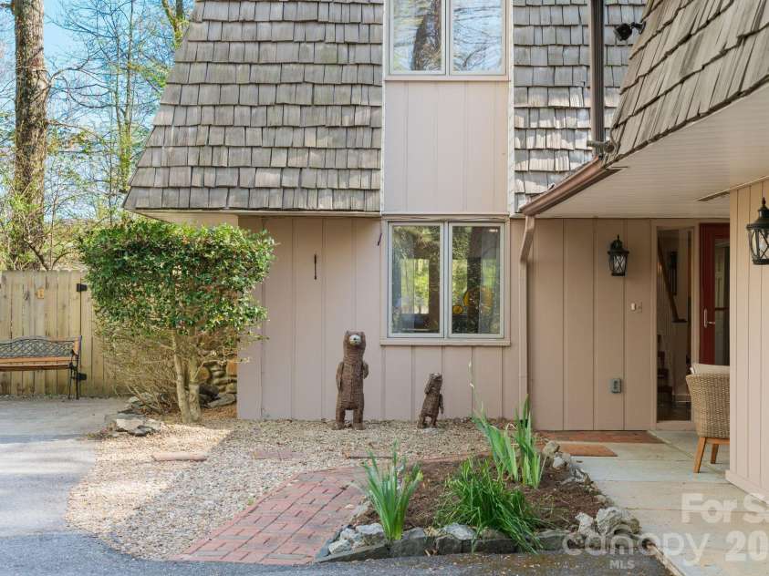 363 Sequoyah Lane, Brevard, NC 28712.  MLS# CAR4370995, YatesRealty ID 15106. 