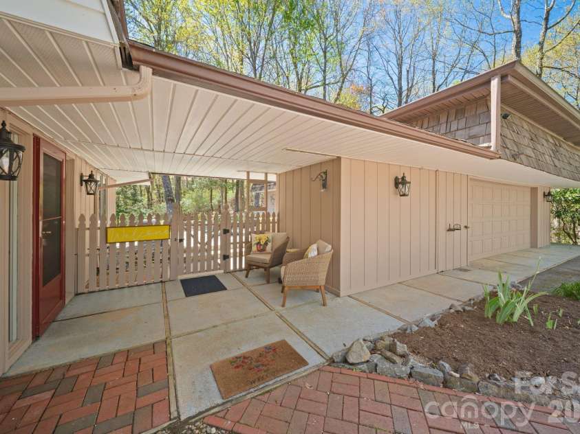 363 Sequoyah Lane, Brevard, NC 28712.  MLS# CAR4370995, YatesRealty ID 15106. 