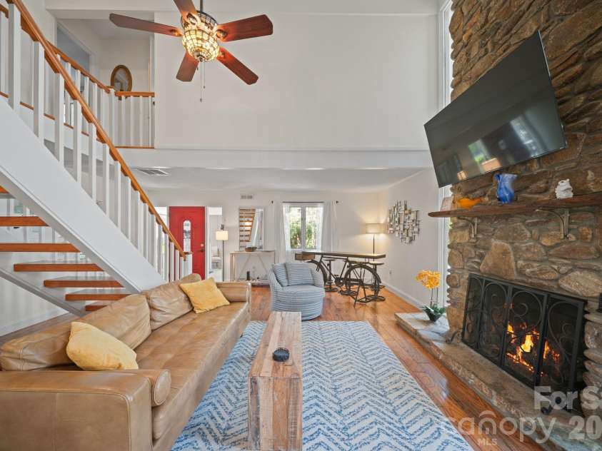 363 Sequoyah Lane, Brevard, NC 28712.  MLS# CAR4370995, YatesRealty ID 15106. 