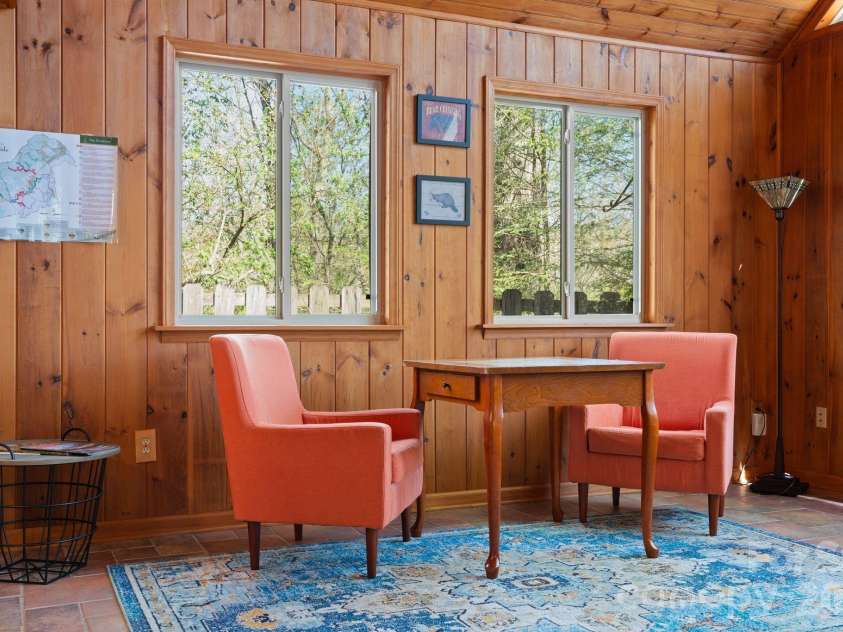 363 Sequoyah Lane, Brevard, NC 28712.  MLS# CAR4370995, YatesRealty ID 15106. 