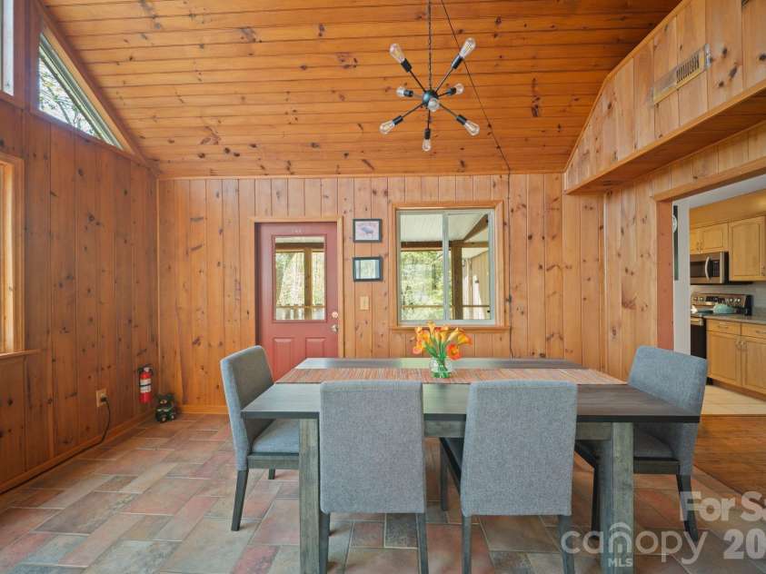 363 Sequoyah Lane, Brevard, NC 28712.  MLS# CAR4370995, YatesRealty ID 15106. 