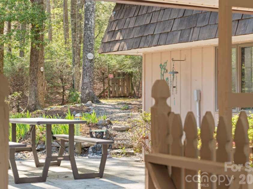 363 Sequoyah Lane, Brevard, NC 28712.  MLS# CAR4370995, YatesRealty ID 15106. 
