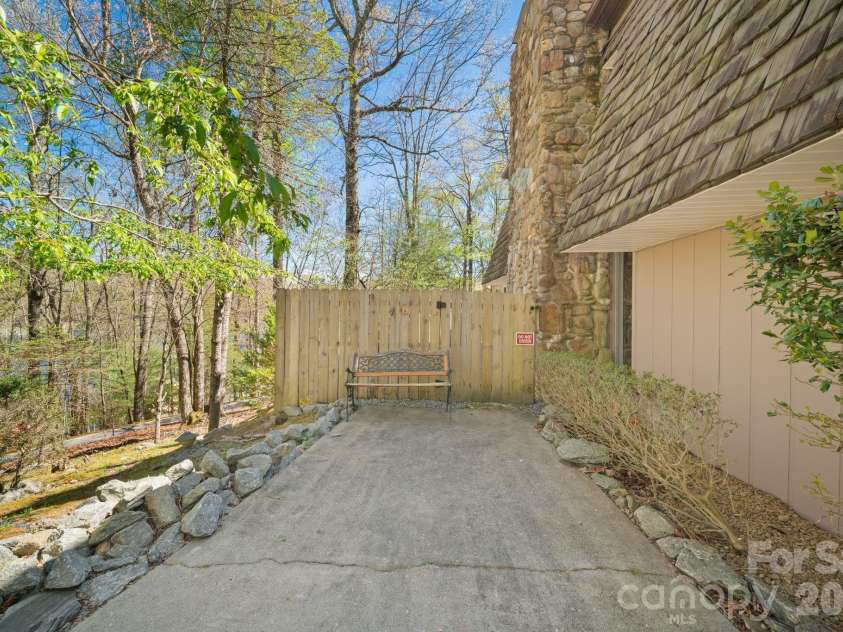 363 Sequoyah Lane, Brevard, NC 28712.  MLS# CAR4370995, YatesRealty ID 15106. 