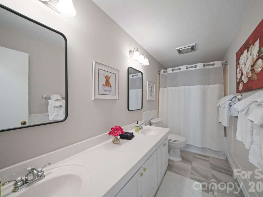 363 Sequoyah Lane, Brevard, NC 28712.  MLS# CAR4370995, YatesRealty ID 15106. Full bathroom upstairs