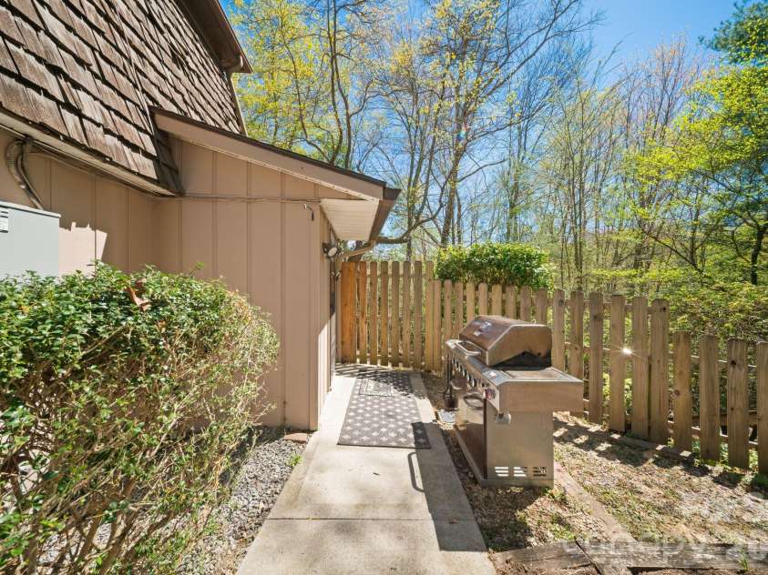 363 Sequoyah Lane, Brevard, NC 28712.  MLS# CAR4370995, YatesRealty ID 15106. Grilling area conveniently located just off the kitchen