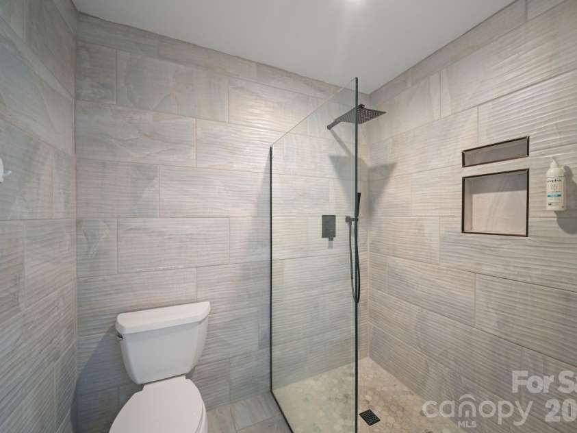 363 Sequoyah Lane, Brevard, NC 28712.  MLS# CAR4370995, YatesRealty ID 15106. Primary ensuite bathroom