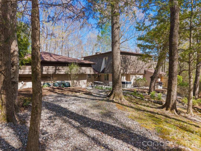 363 Sequoyah Lane, Brevard, NC 28712.  MLS# CAR4370995, YatesRealty ID 15106. Private back yard