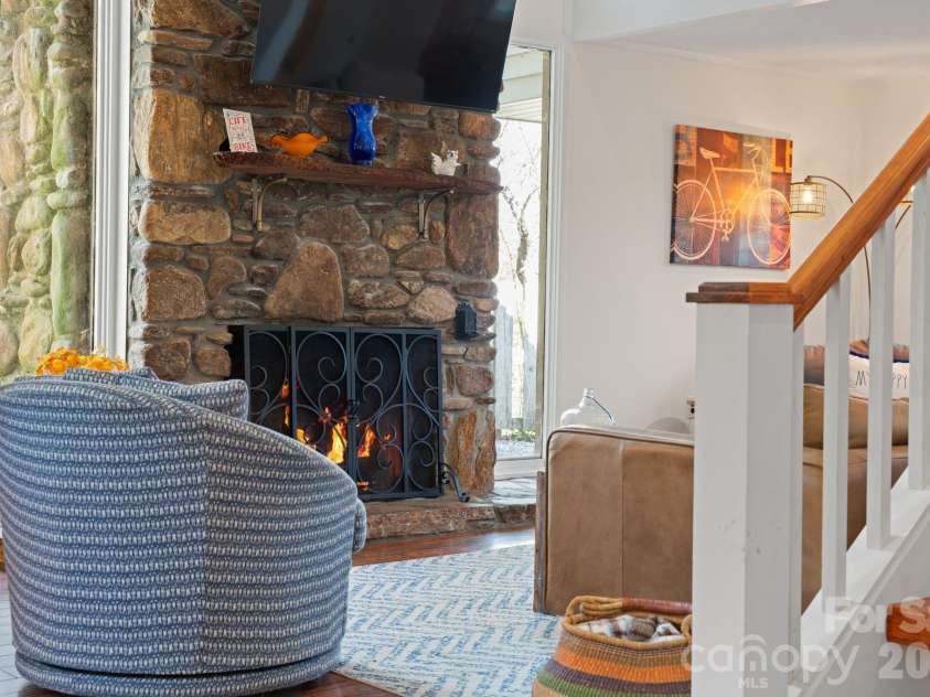 363 Sequoyah Lane, Brevard, NC 28712.  MLS# CAR4370995, YatesRealty ID 15106. Step inside!