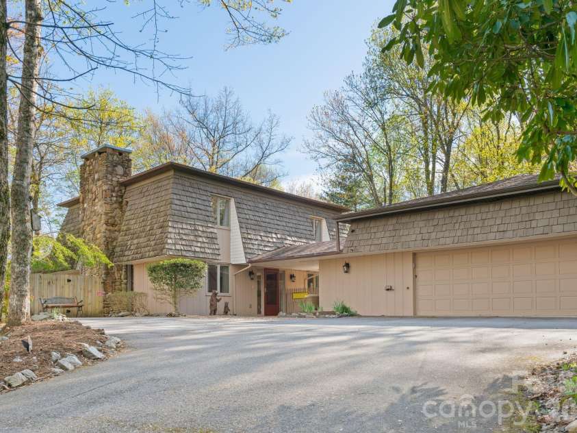 363 Sequoyah Lane, Brevard, NC 28712.  MLS# CAR4370995, YatesRealty ID 15106. Welcome to 363 S Sequoyah Lane