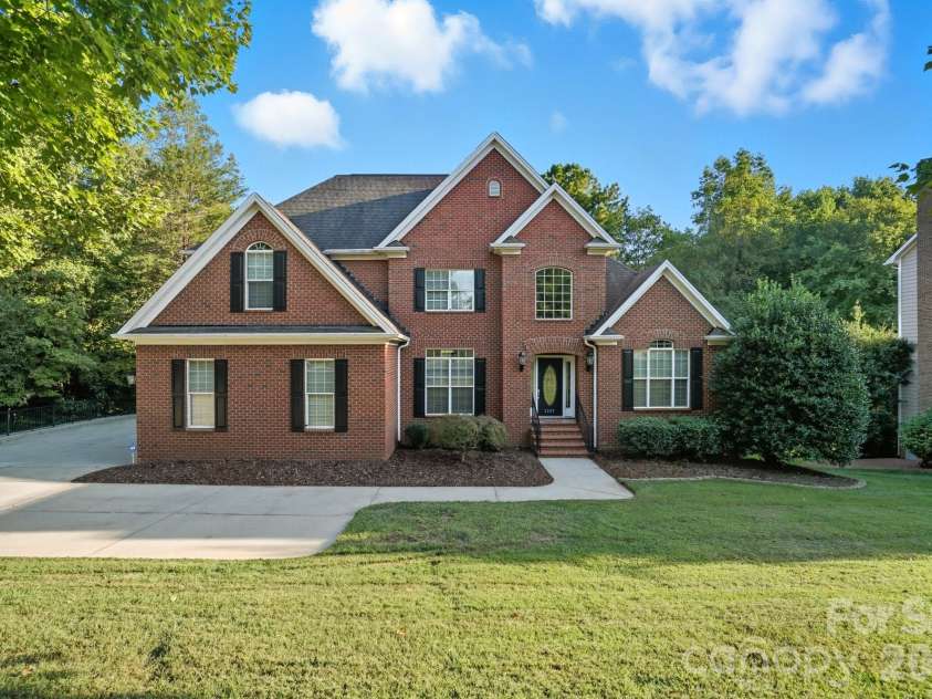 1209 Mossbank Place, Gastonia, NC 28056.  MLS# CAR4369493, YatesRealty ID 15109. 