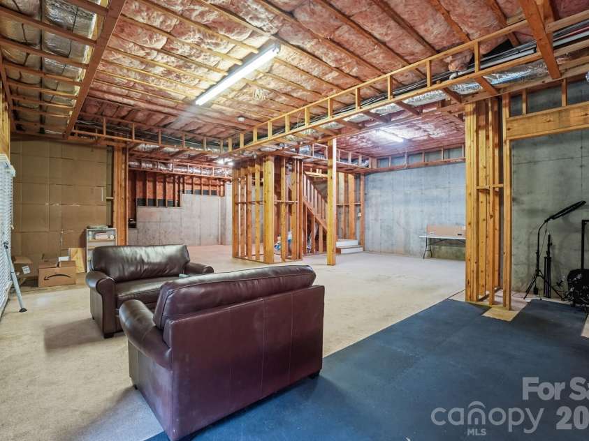 1209 Mossbank Place, Gastonia, NC 28056.  MLS# CAR4369493, YatesRealty ID 15109. 