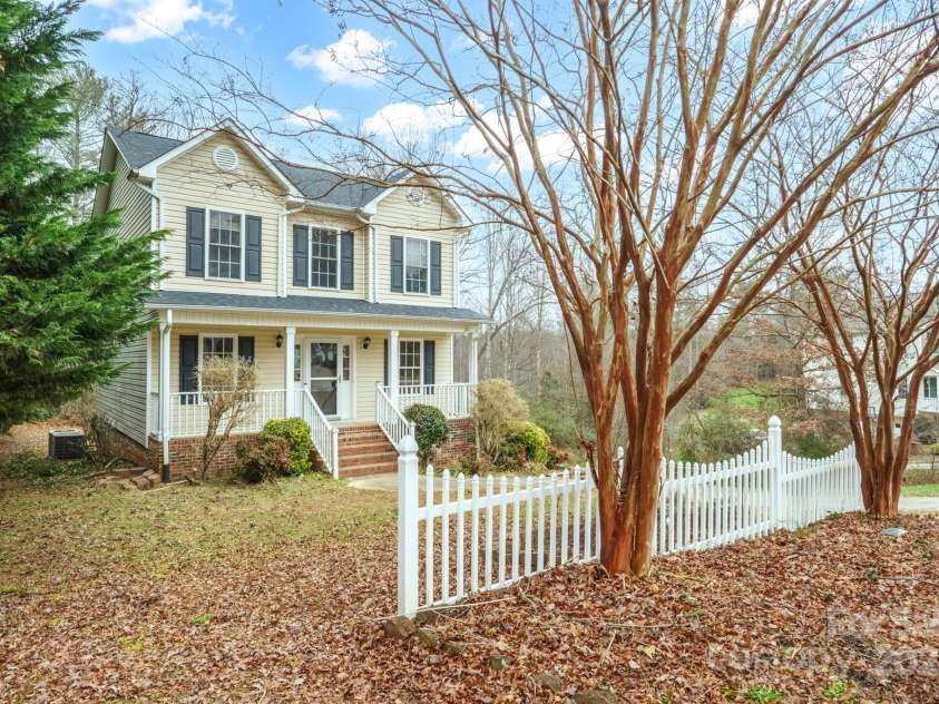 119 Heritage Creek Drive, Hickory, NC 28601.  MLS# CAR4209146, YatesRealty ID 1511. 