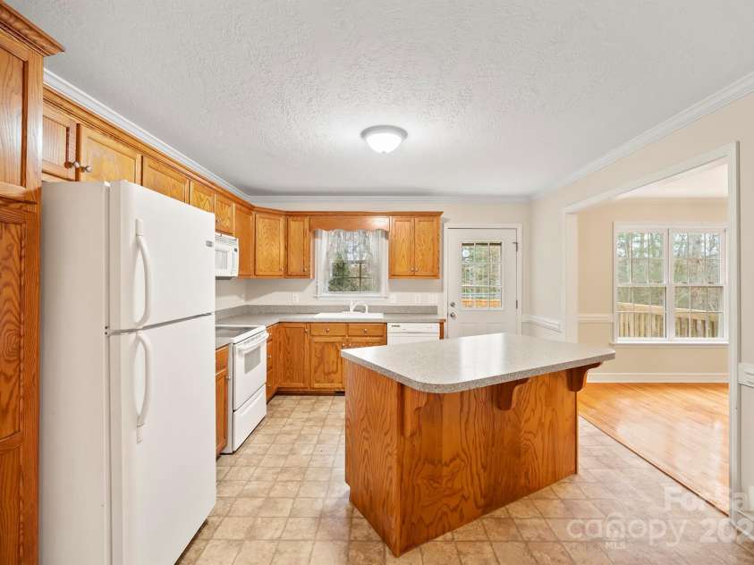 119 Heritage Creek Drive, Hickory, NC 28601.  MLS# CAR4209146, YatesRealty ID 1511. 