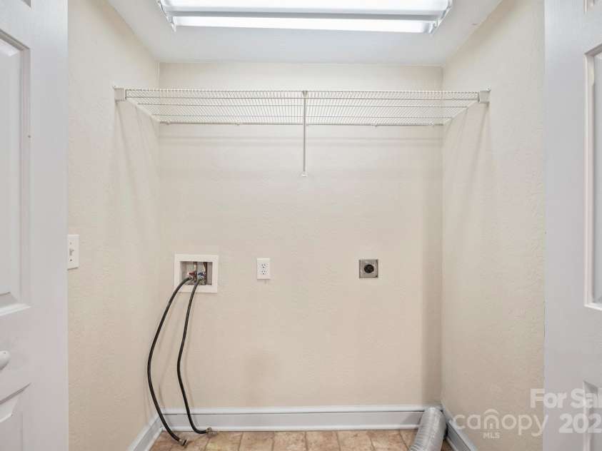 119 Heritage Creek Drive, Hickory, NC 28601.  MLS# CAR4209146, YatesRealty ID 1511. 