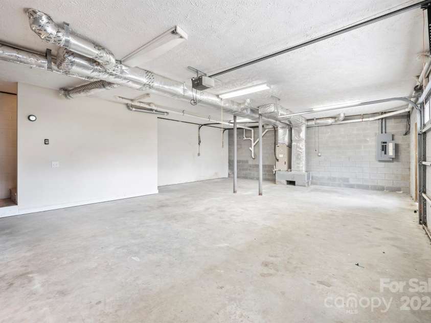 119 Heritage Creek Drive, Hickory, NC 28601.  MLS# CAR4209146, YatesRealty ID 1511. 