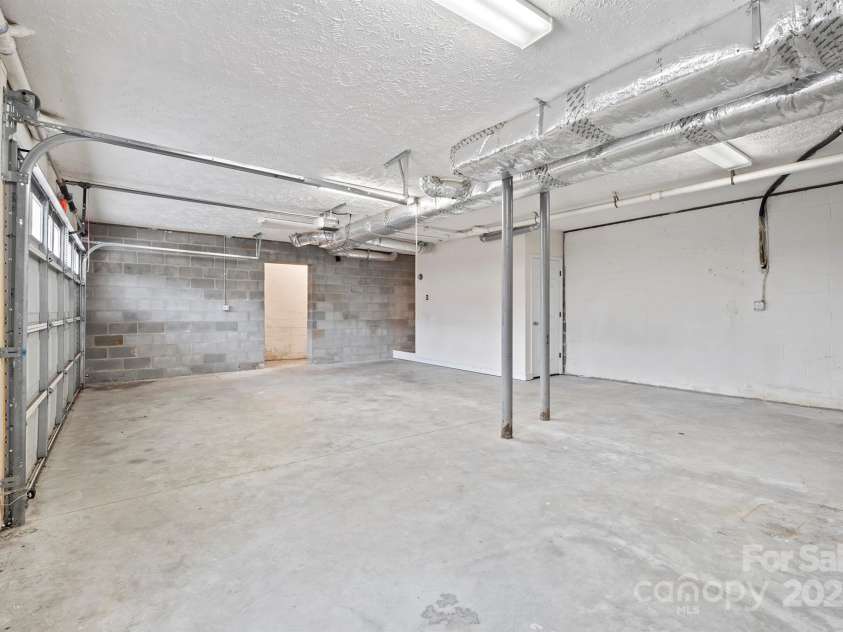 119 Heritage Creek Drive, Hickory, NC 28601.  MLS# CAR4209146, YatesRealty ID 1511. 