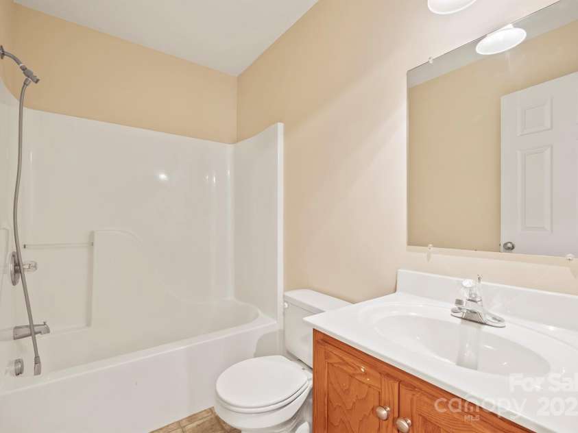 119 Heritage Creek Drive, Hickory, NC 28601.  MLS# CAR4209146, YatesRealty ID 1511. 