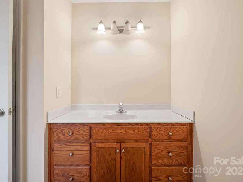 119 Heritage Creek Drive, Hickory, NC 28601.  MLS# CAR4209146, YatesRealty ID 1511. 