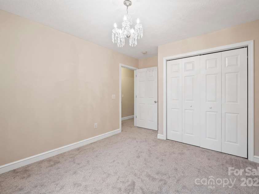 119 Heritage Creek Drive, Hickory, NC 28601.  MLS# CAR4209146, YatesRealty ID 1511. 