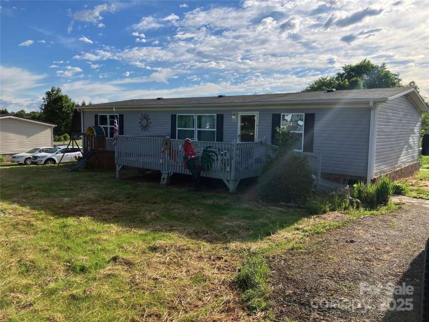 3610 Cameo Lane, Lenoir, NC 28645.  MLS# CAR4263506, YatesRealty ID 15110. 