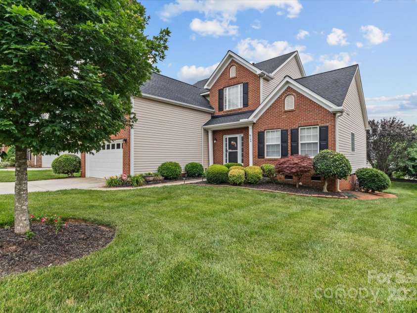 108 Planters Drive, Statesville, NC 28677.  MLS# CAR4263719, YatesRealty ID 15111. 