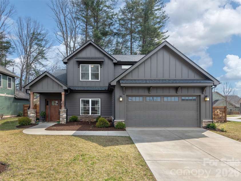 201 Weybridge Drive, Arden, NC 28704.  MLS# CAR4359287, YatesRealty ID 15111. 