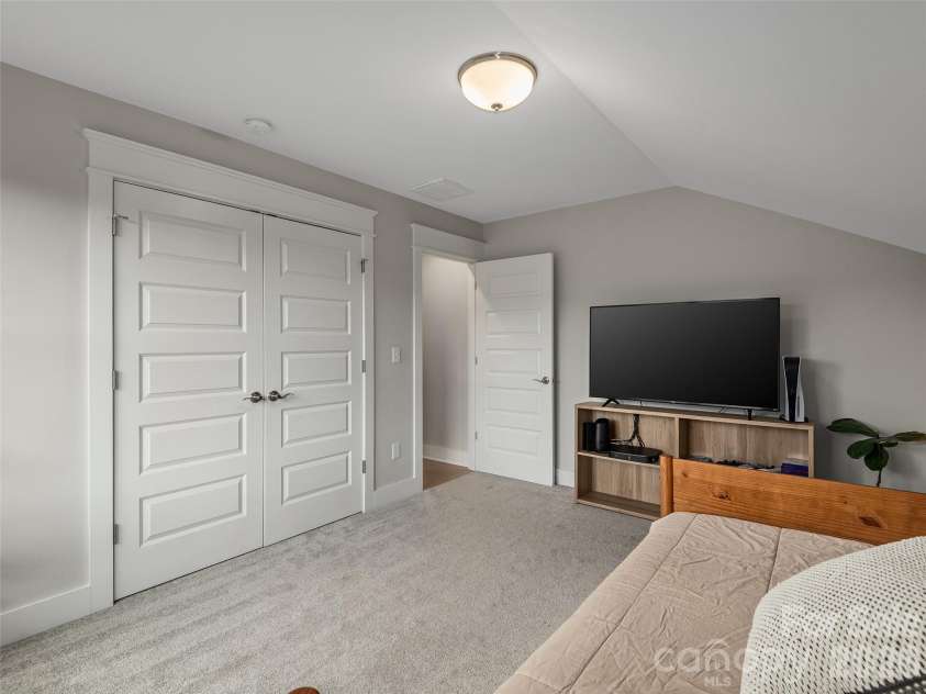 201 Weybridge Drive, Arden, NC 28704.  MLS# CAR4359287, YatesRealty ID 15111. 