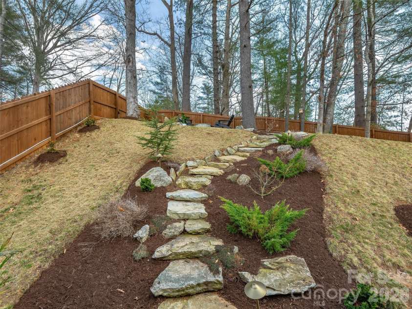 201 Weybridge Drive, Arden, NC 28704.  MLS# CAR4359287, YatesRealty ID 15111. 