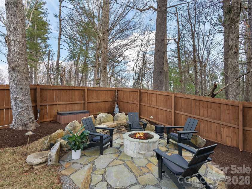 201 Weybridge Drive, Arden, NC 28704.  MLS# CAR4359287, YatesRealty ID 15111. 