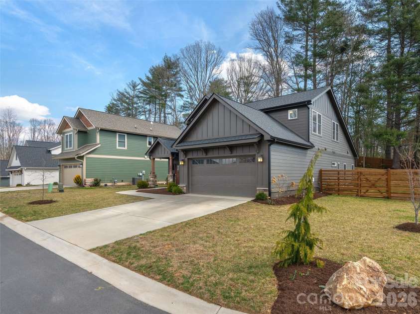 201 Weybridge Drive, Arden, NC 28704.  MLS# CAR4359287, YatesRealty ID 15111. 