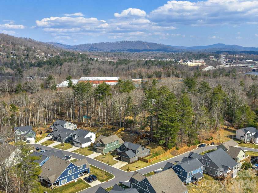 201 Weybridge Drive, Arden, NC 28704.  MLS# CAR4359287, YatesRealty ID 15111. 