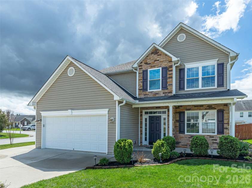 222 Haw River Road, Fletcher, NC 28732.  MLS# CAR4367709, YatesRealty ID 15112. 