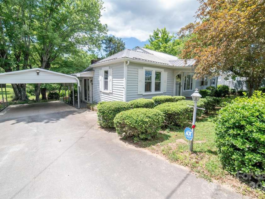 1463 Land Street, Lenoir, NC 28645.  MLS# CAR4258527, YatesRealty ID 15113. 