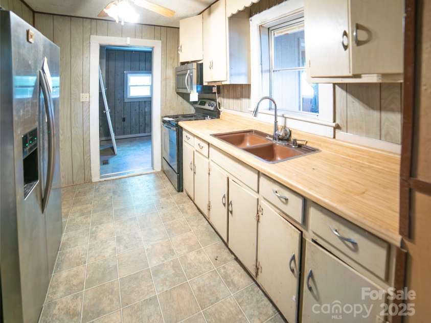 1463 Land Street, Lenoir, NC 28645.  MLS# CAR4258527, YatesRealty ID 15113. 