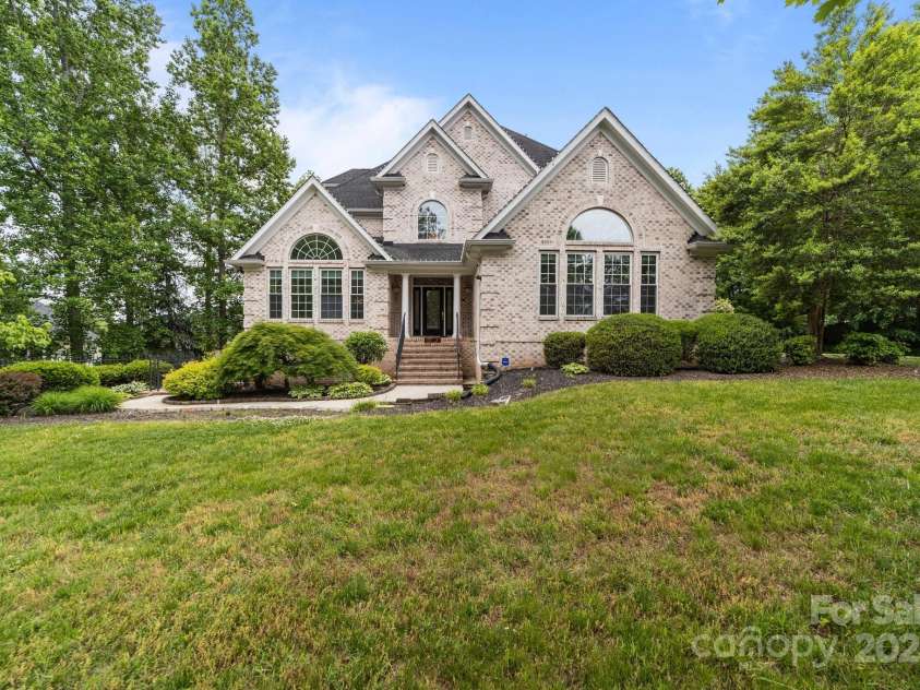 196 Arnold Palmer Drive, Advance, NC 27006.  MLS# CAR4263557, YatesRealty ID 15113. 