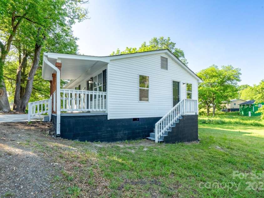 1411 Caldwell Street, Gastonia, NC 28052.  MLS# CAR4253816, YatesRealty ID 15117. 