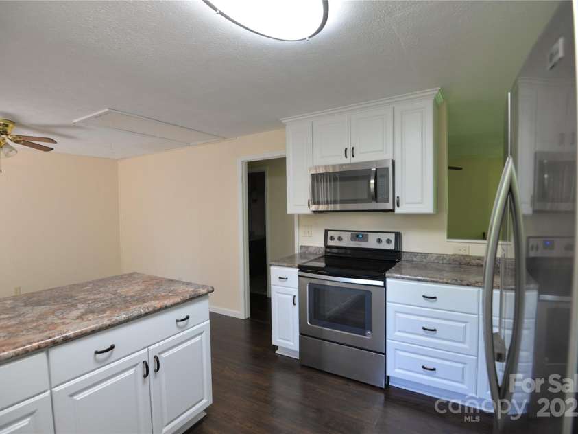 280 Fletcher View Drive, Fletcher, NC 28732.  MLS# CAR4244511, YatesRealty ID 15118. 