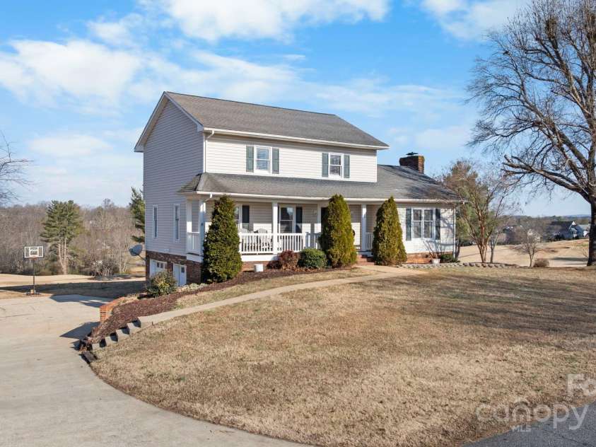 20 Meandering Way, Granite Falls, NC 28630.  MLS# CAR4333475, YatesRealty ID 15119. Driveway