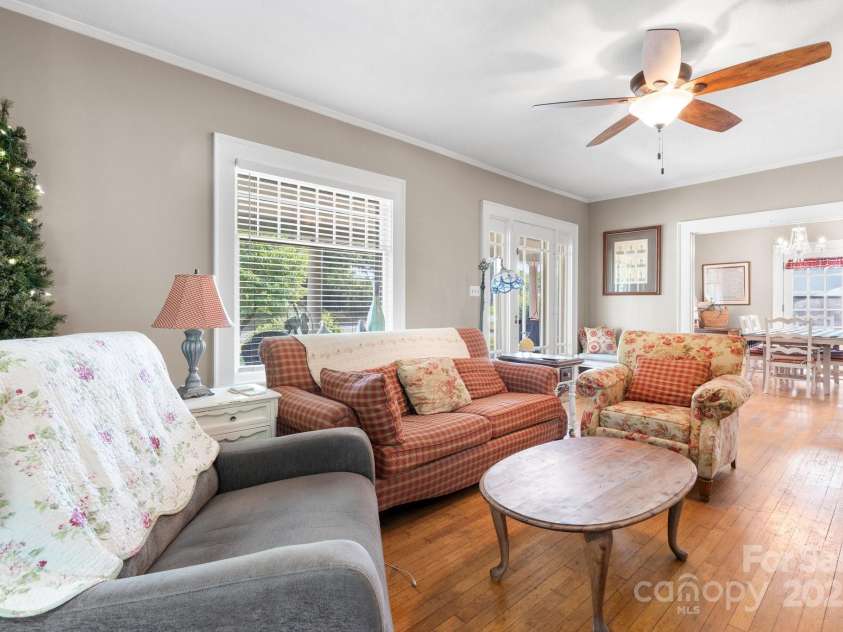 313 Main Street, Morganton, NC 28655.  MLS# CAR4275502, YatesRealty ID 1512. 