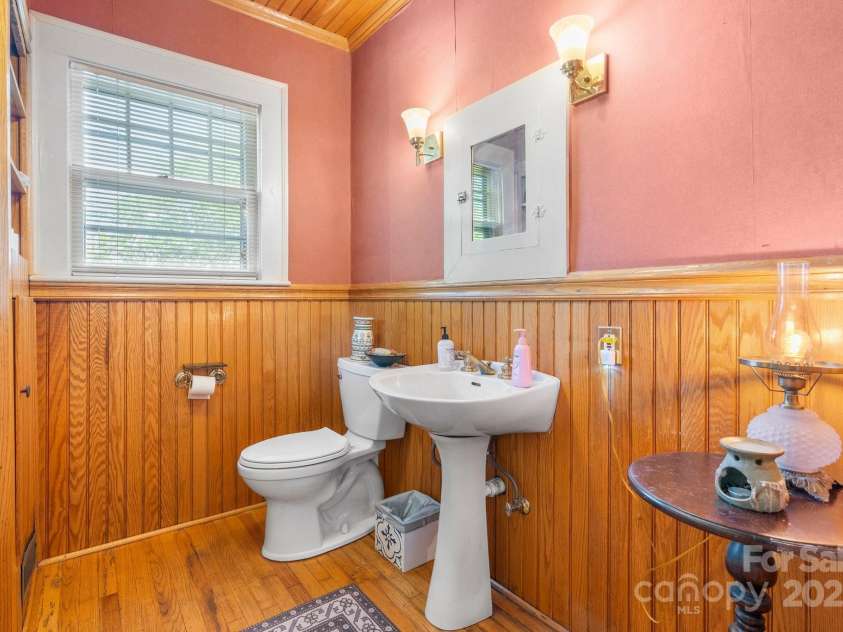 313 Main Street, Morganton, NC 28655.  MLS# CAR4275502, YatesRealty ID 1512. 