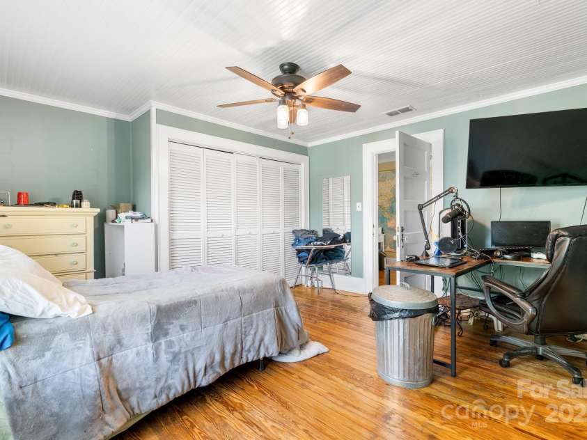 313 Main Street, Morganton, NC 28655.  MLS# CAR4275502, YatesRealty ID 1512. 