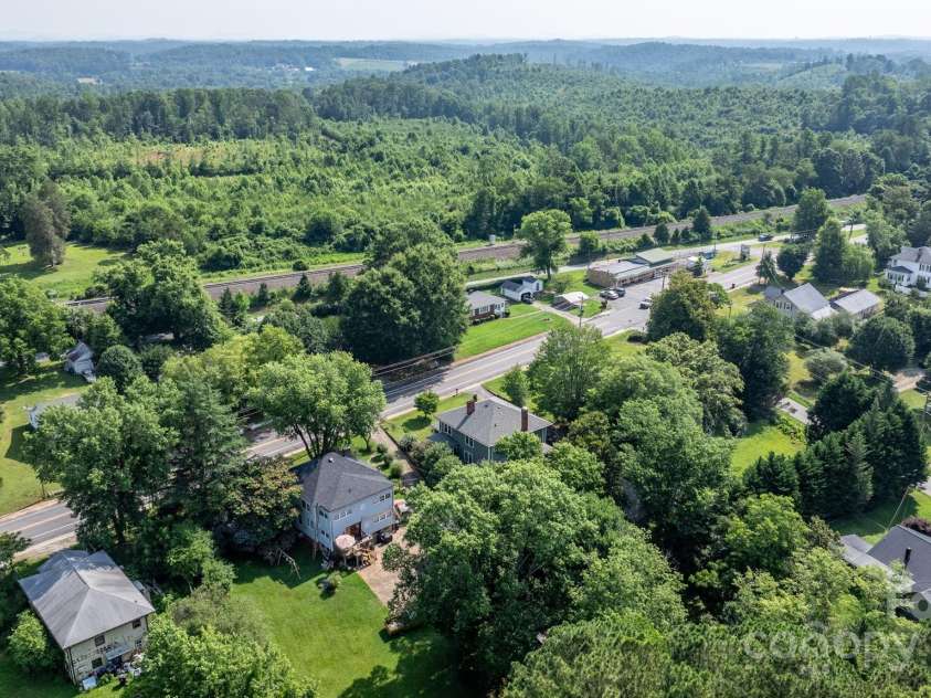 313 Main Street, Morganton, NC 28655.  MLS# CAR4275502, YatesRealty ID 1512. 