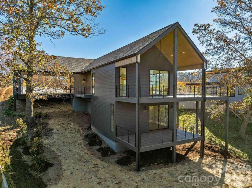 511 Wilma Dykeman Trail, Asheville, NC 28804.  MLS# CAR4397347, YatesRealty ID 15120. 