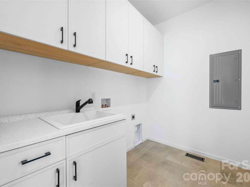 511 Wilma Dykeman Trail, Asheville, NC 28804.  MLS# CAR4397347, YatesRealty ID 15120. 