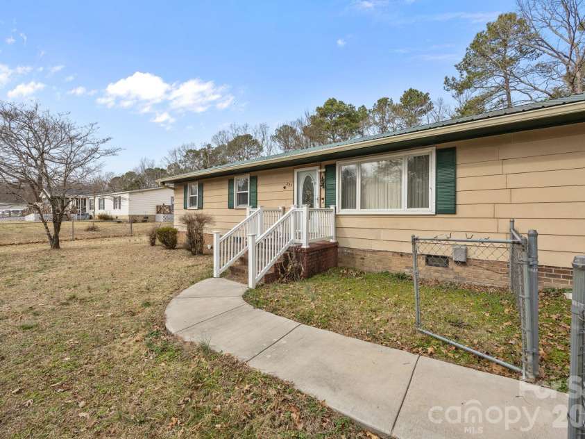 289 Washington Park Road, Mount Gilead, NC 27306.  MLS# CAR4351643, YatesRealty ID 15121. 