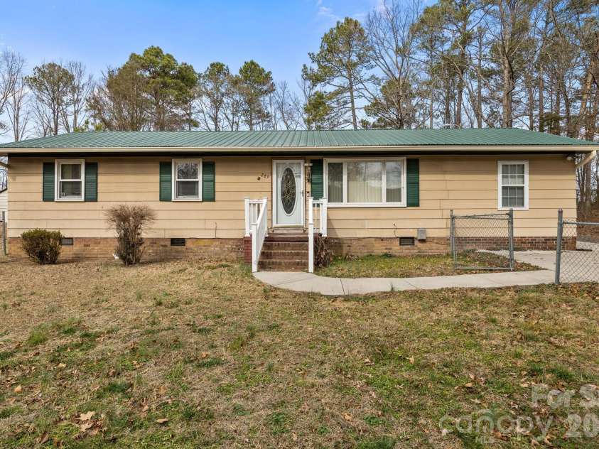 289 Washington Park Road, Mount Gilead, NC 27306.  MLS# CAR4351643, YatesRealty ID 15121. 