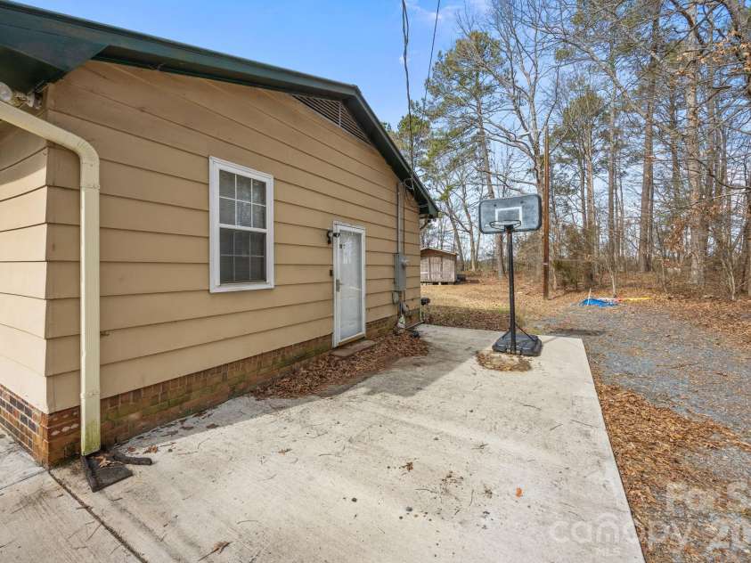 289 Washington Park Road, Mount Gilead, NC 27306.  MLS# CAR4351643, YatesRealty ID 15121. 